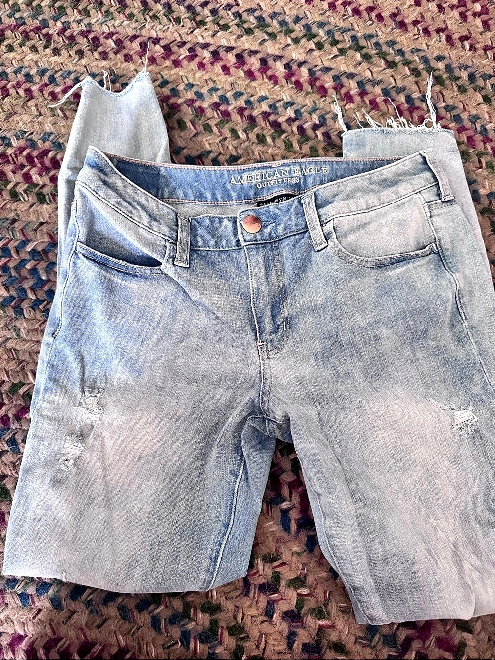American Eagle Women's Distressed Denim jeans in Blue
